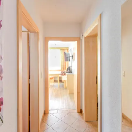 In Tyrol In An Attractive Area アパート